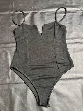 Boohoo Black Stretch Bodysuit with V Neck